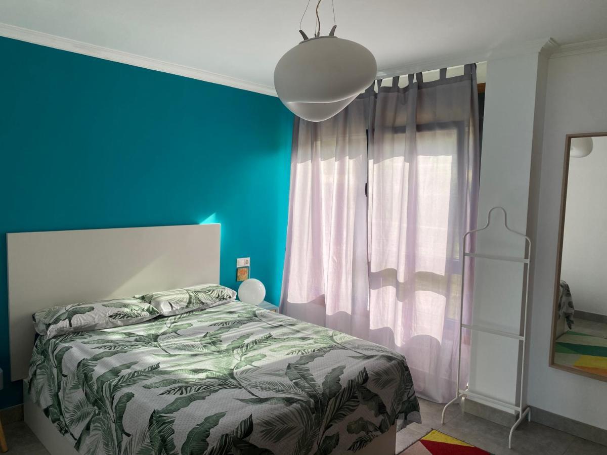 Piso En La Playa Apartment Ribeira Bagian luar foto
